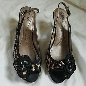 Soft style leopard slingback heels, reposhed.